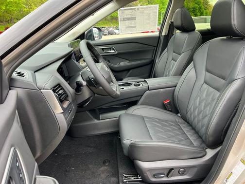 Champagne Silver/Black 2026 Nissan Rogue Platinum