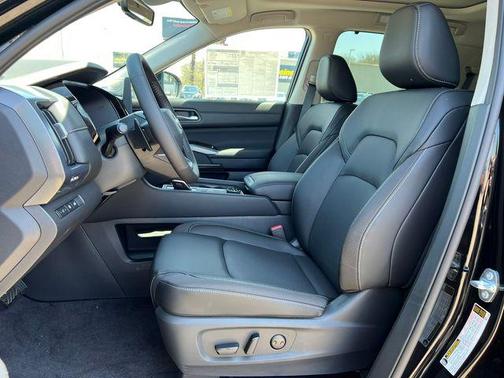 Super Black 2026 Nissan Pathfinder SL