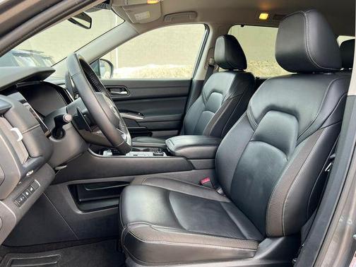 2025 Nissan Pathfinder SL 4WD