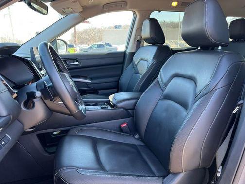 2025 Nissan Pathfinder SL 4WD