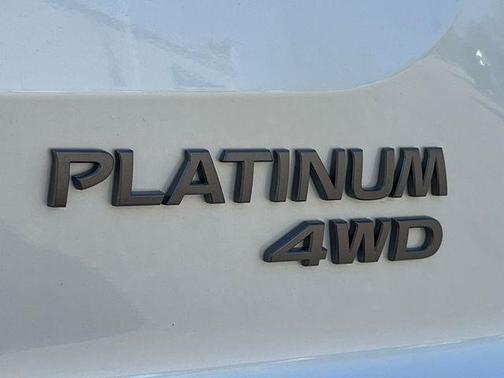 Everest White Pearl/Black 2026 Nissan Pathfinder Platinum