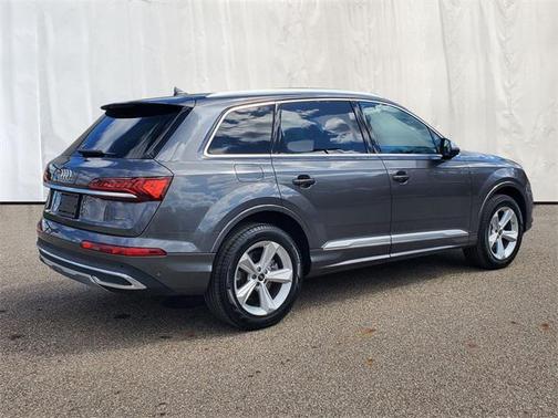 2024 Audi Q7 45 Premium Plus