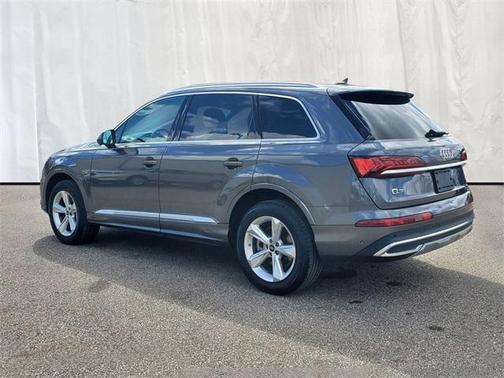 2024 Audi Q7 45 Premium Plus