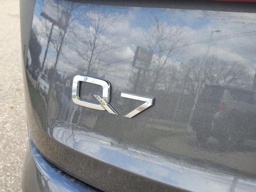 2024 Audi Q7 45 Premium Plus