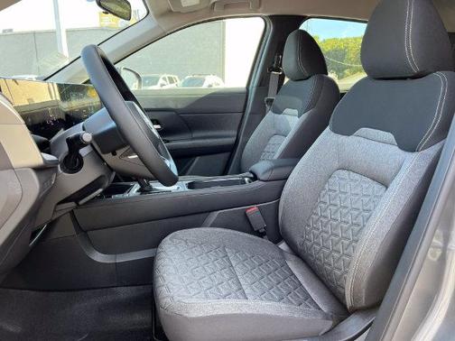Gun Metallic 2027 Nissan Kicks SV