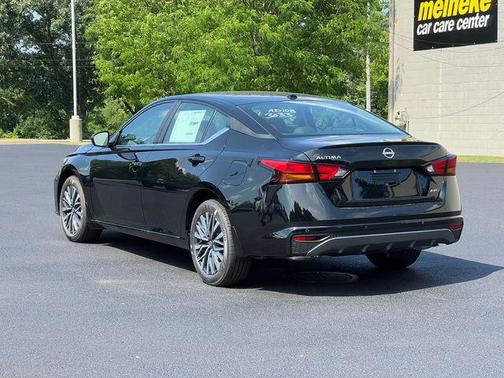 Super Black Clearcoat 2026 Nissan Altima 2.5 SV