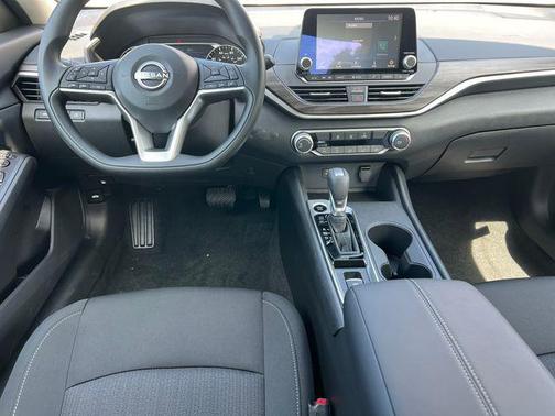Super Black Clearcoat 2026 Nissan Altima 2.5 SV