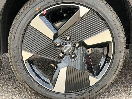 Super Black 2026 Nissan Kicks SR