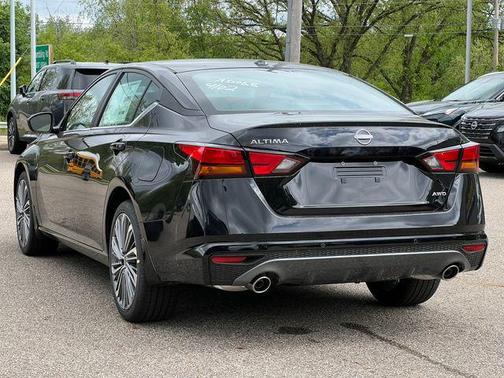 Super Black Clearcoat 2026 Nissan Altima 2.5 SV
