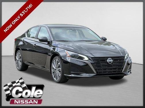 Super Black Clearcoat 2026 Nissan Altima 2.5 SV