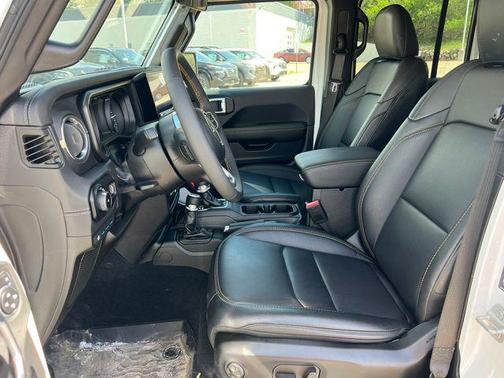 Bright White Clearcoat 2024 Jeep Wrangler 4xe Sahara