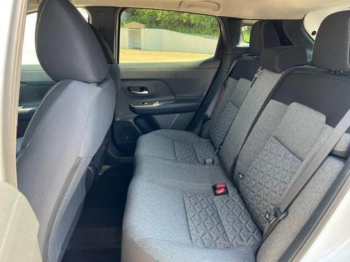 Aspen White/Super Black 2026 Nissan Kicks SV