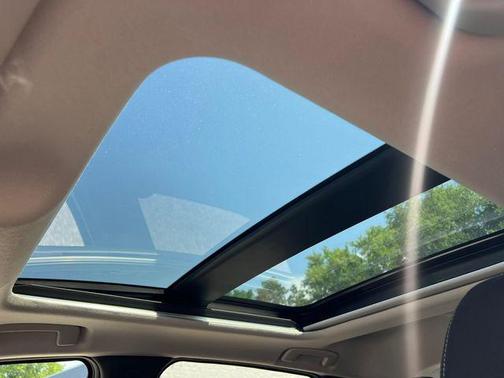 Aspen White/Super Black 2026 Nissan Kicks SV