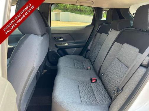 Aspen White/Super Black 2026 Nissan Kicks SV