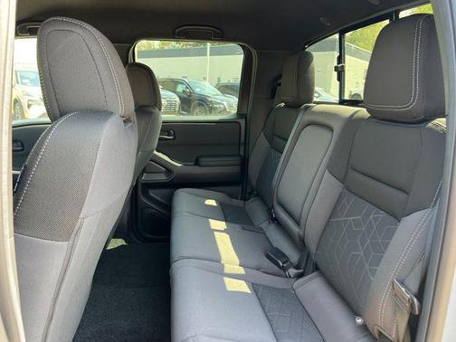 Boulder Gray Pearl 2026 Nissan Frontier SV