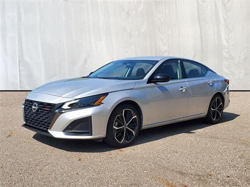 2023 Nissan Altima SR FWD