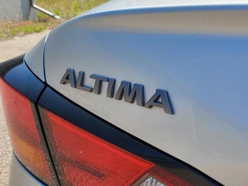 2023 Nissan Altima SR FWD