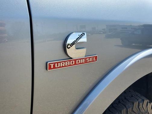 2020 RAM 2500 Laramie Crew Cab 4X4 6'4' Box