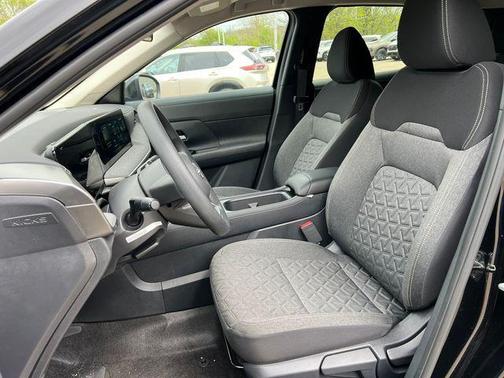 Super Black 2026 Nissan Kicks SV
