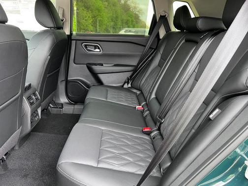 Obsidian Green 2026 Nissan Rogue Platinum