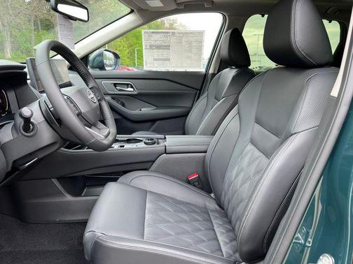 Obsidian Green 2026 Nissan Rogue Platinum