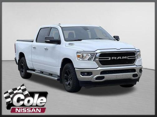 Bright White Clearcoat 2019 RAM 1500 Big Horn