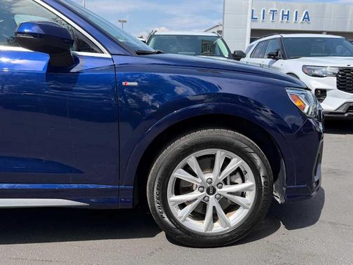 Navarra Blue Metallic 2025 Audi Q3 45 S line Premium