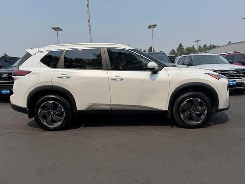 Everest White P 2025 Nissan Rogue SV