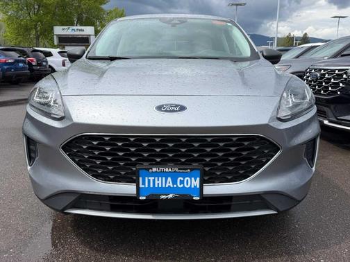 Iconic Silver Metallic 2022 Ford Escape SE