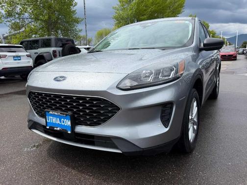Iconic Silver Metallic 2022 Ford Escape SE