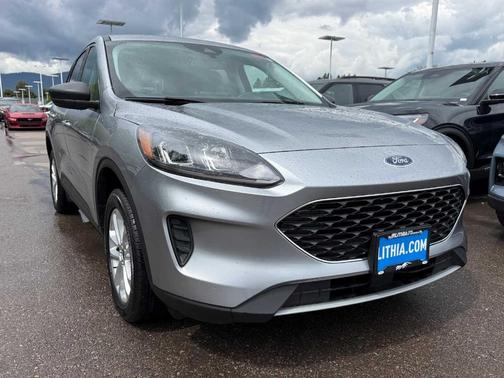 Iconic Silver Metallic 2022 Ford Escape SE