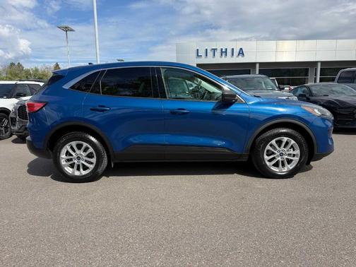 Atlas Blue Metallic 2022 Ford Escape SE