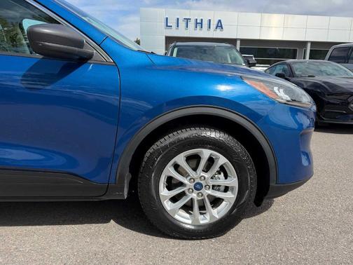 Atlas Blue Metallic 2022 Ford Escape SE