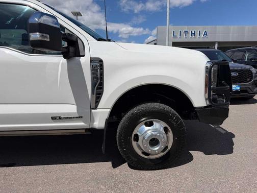 Star White 2024 Ford F-350 Lariat Super Duty