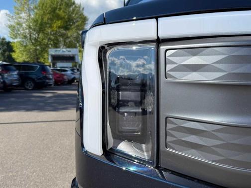 2025 Ford F-150 Lightning LARIAT
