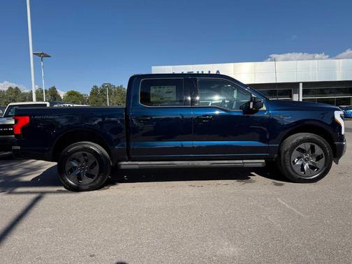 2025 Ford F-150 Lightning LARIAT