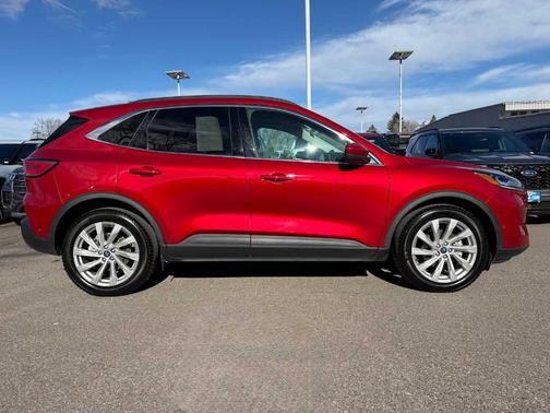2022 Ford Escape Titanium Hybrid