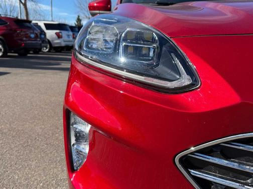 2022 Ford Escape Titanium Hybrid
