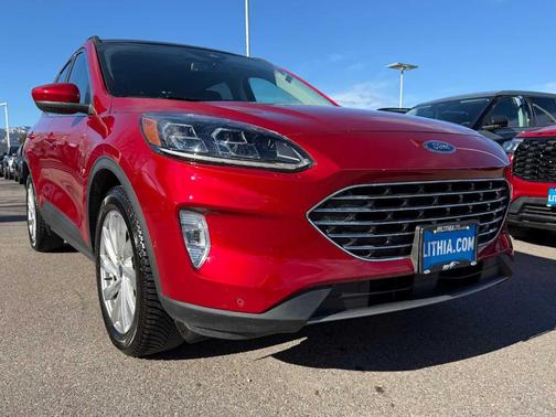 2022 Ford Escape Titanium Hybrid