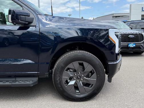 2025 Ford F-150 Lightning LARIAT