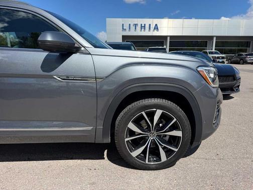 Platinum Gray Metallic 2024 Volkswagen Atlas Cross Sport 2.0T SEL Premium R-Line