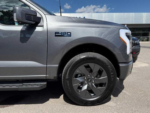 2025 Ford F-150 Lightning LARIAT
