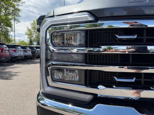 Carbonized Gray Metallic 2026 Ford F-350 Lariat Super Duty