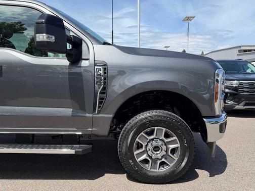 Carbonized Gray Metallic 2026 Ford F-350 Lariat Super Duty