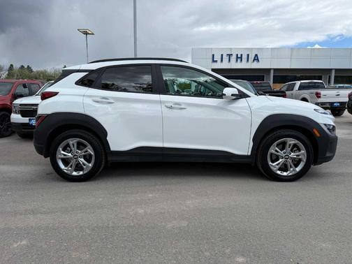 2022 Hyundai KONA SEL