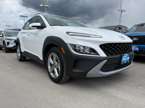 2022 Hyundai KONA SEL