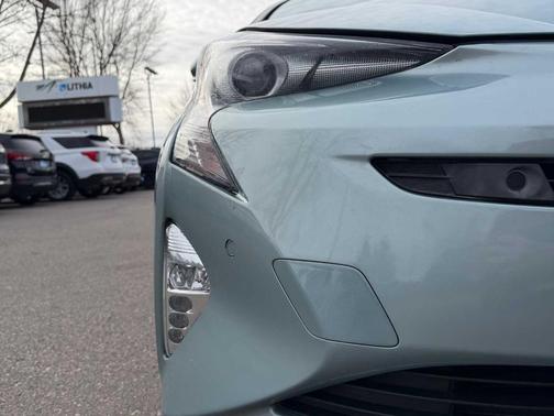 2016 Toyota Prius Four Touring