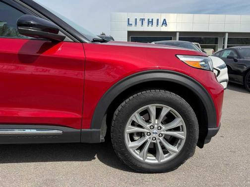 Rapid Red Metallic Tinted Clearcoat 2024 Ford Explorer XLT