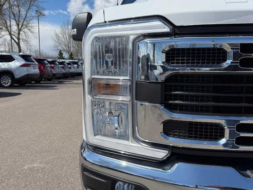 Oxford White 2025 Ford F-350 XLT