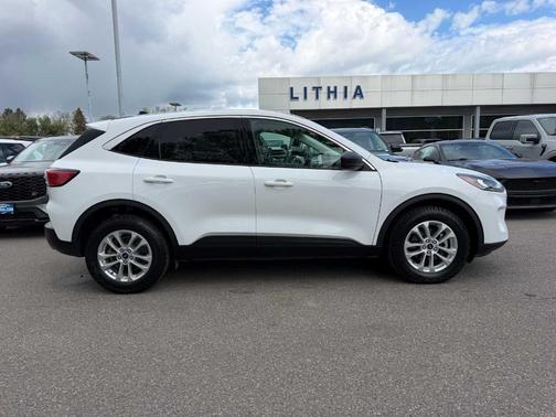 Oxford White 2022 Ford Escape SE